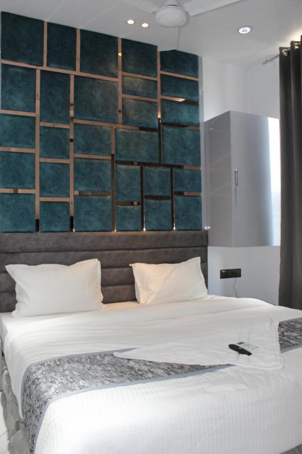 Hotel The Lowell Сурат Екстер'єр фото