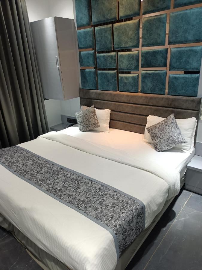 Hotel The Lowell Сурат Екстер'єр фото