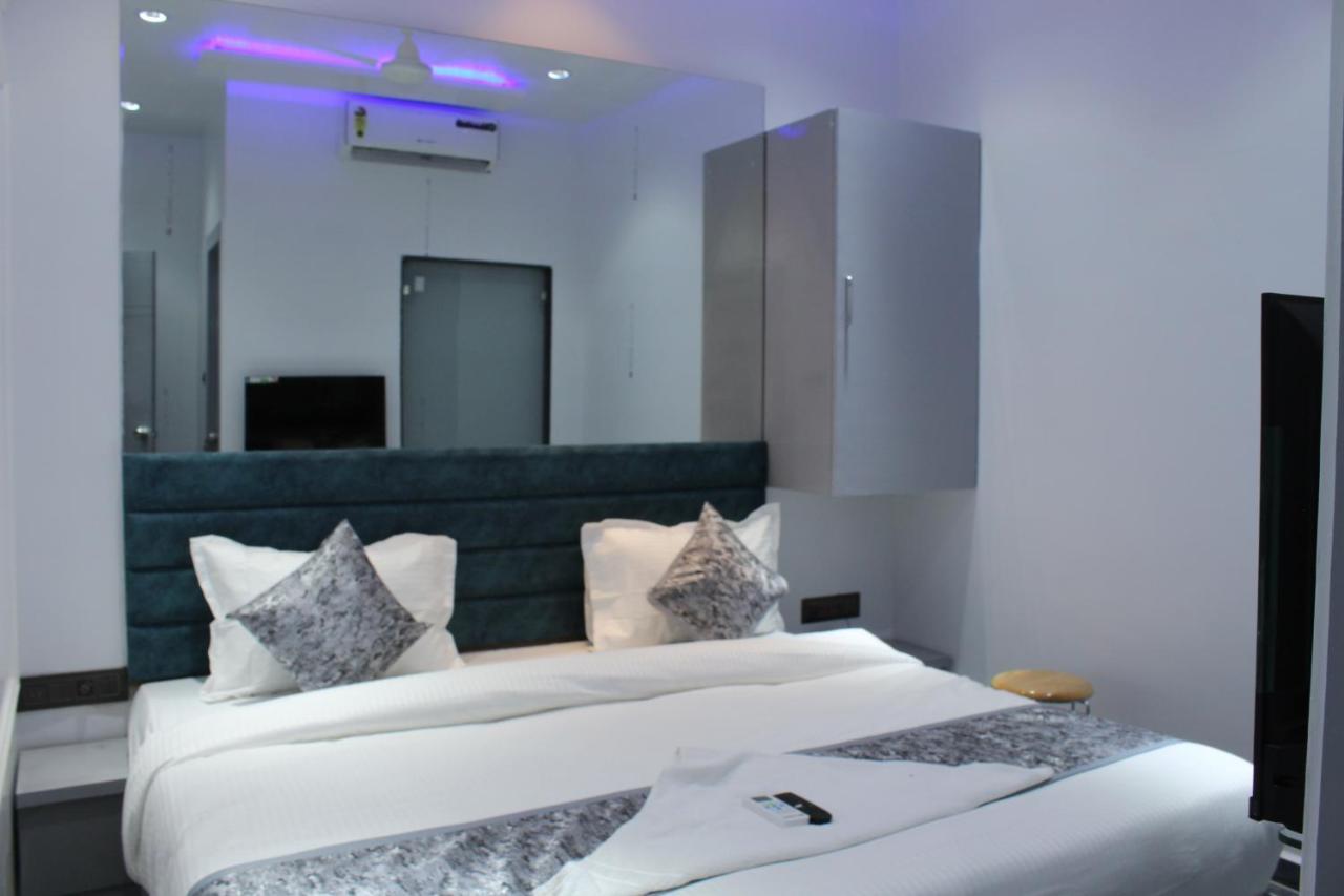 Hotel The Lowell Сурат Екстер'єр фото