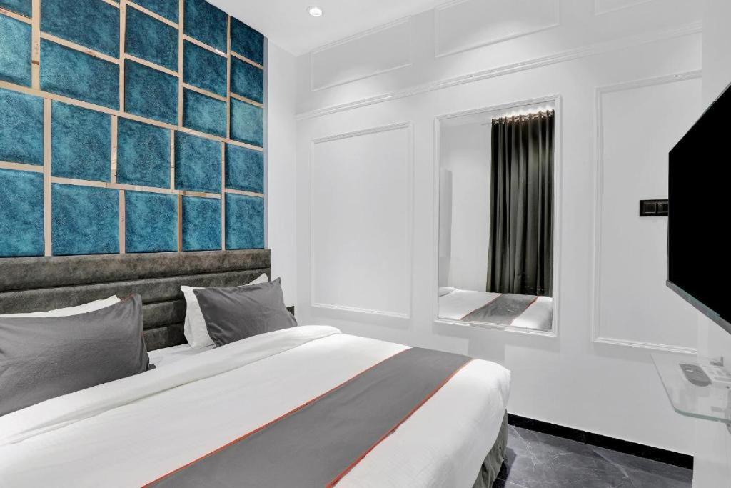 Hotel The Lowell Сурат Екстер'єр фото