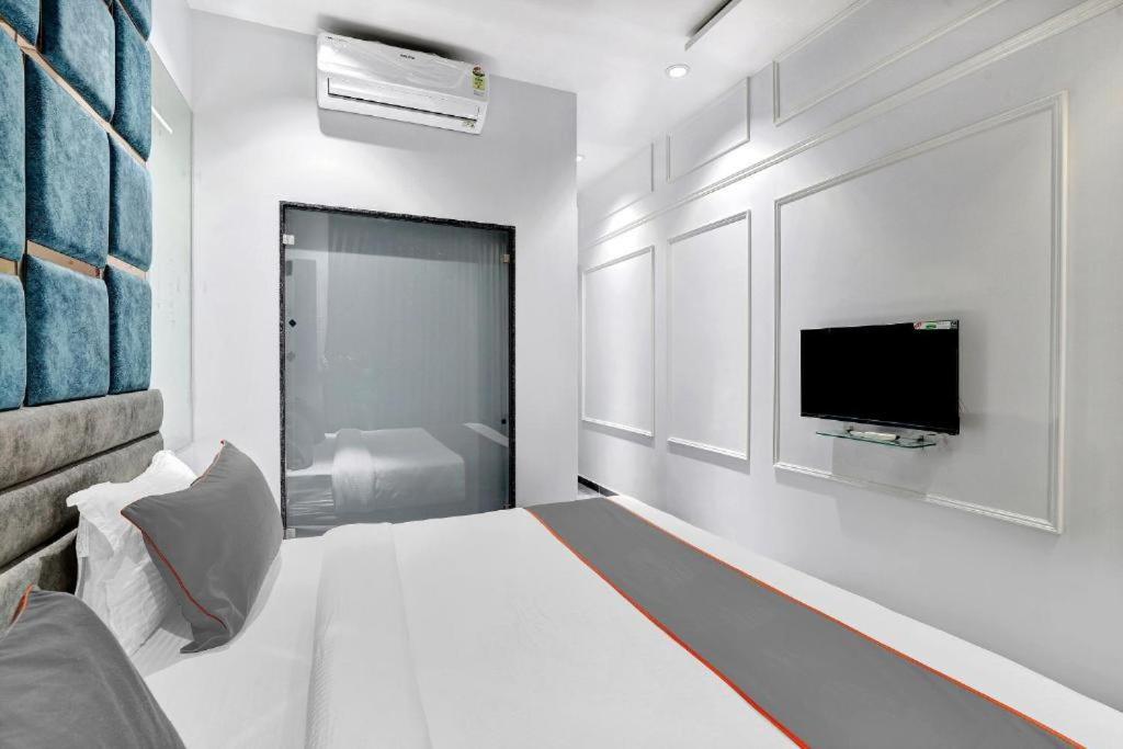 Hotel The Lowell Сурат Екстер'єр фото