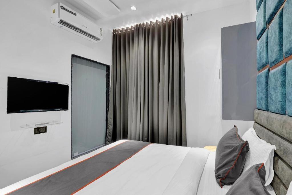 Hotel The Lowell Сурат Екстер'єр фото
