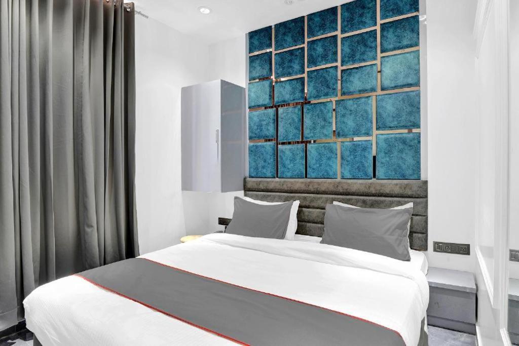 Hotel The Lowell Сурат Екстер'єр фото