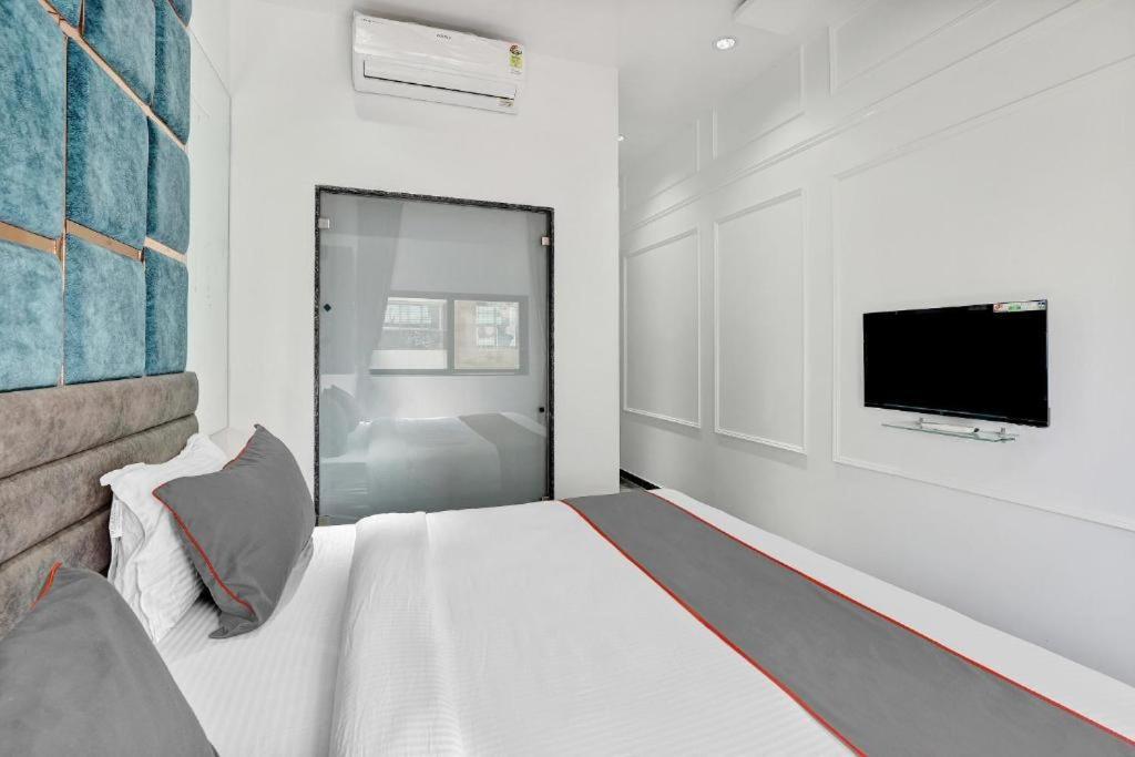 Hotel The Lowell Сурат Екстер'єр фото