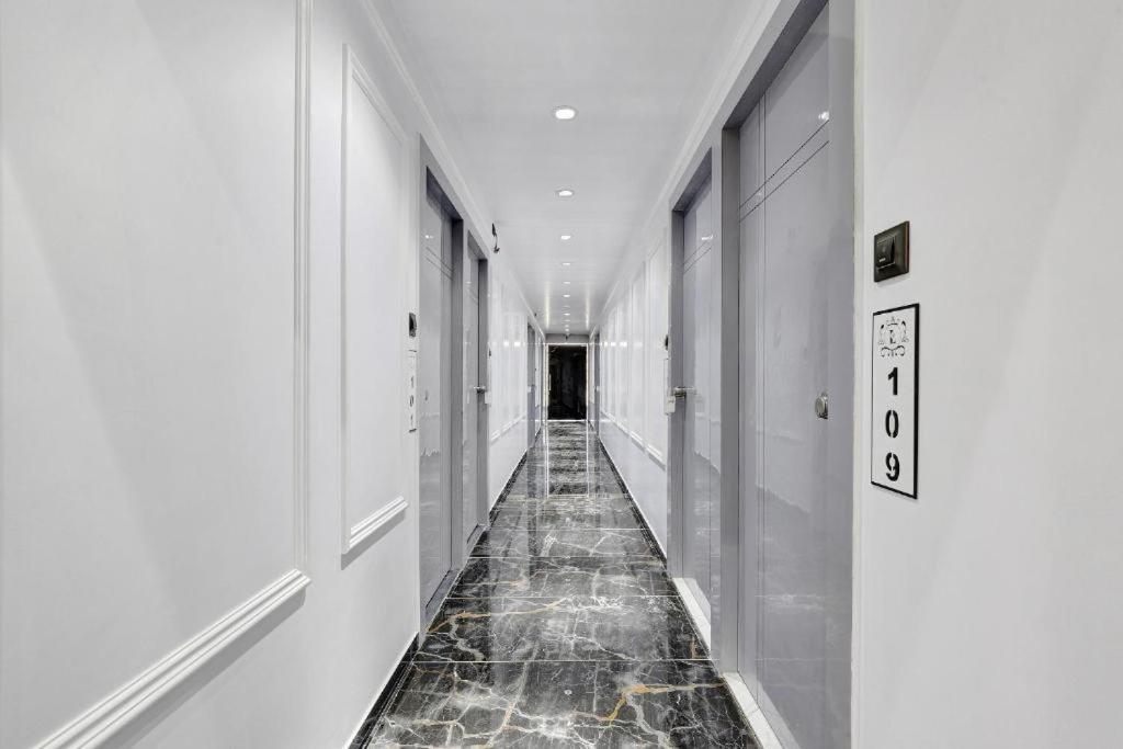 Hotel The Lowell Сурат Екстер'єр фото