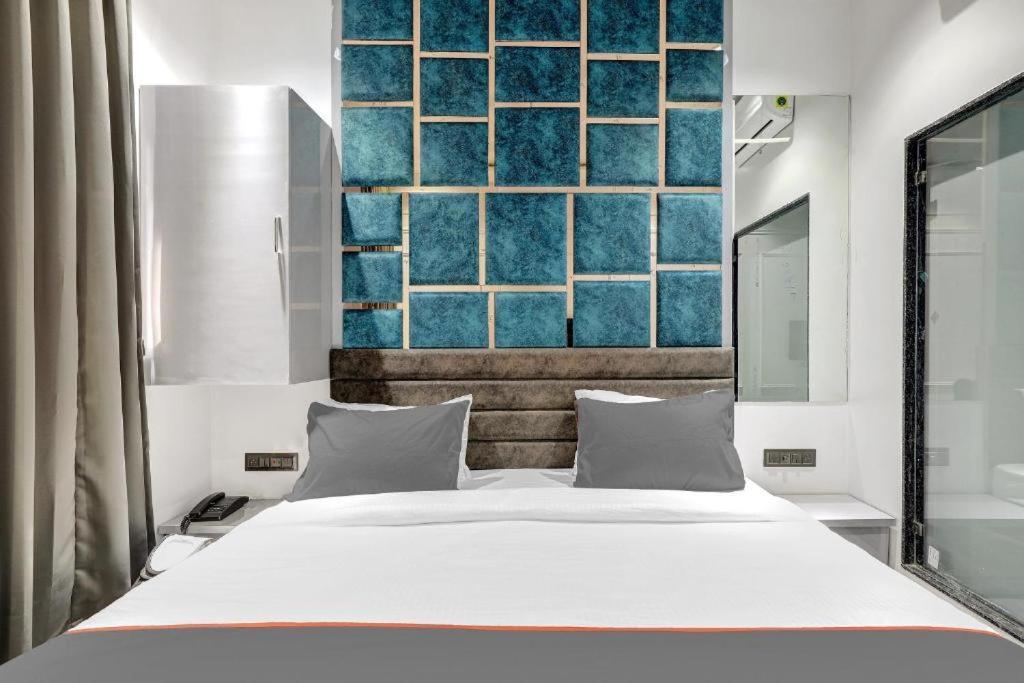 Hotel The Lowell Сурат Екстер'єр фото
