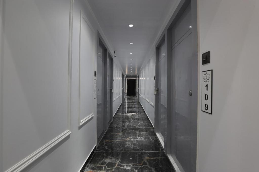 Hotel The Lowell Сурат Екстер'єр фото