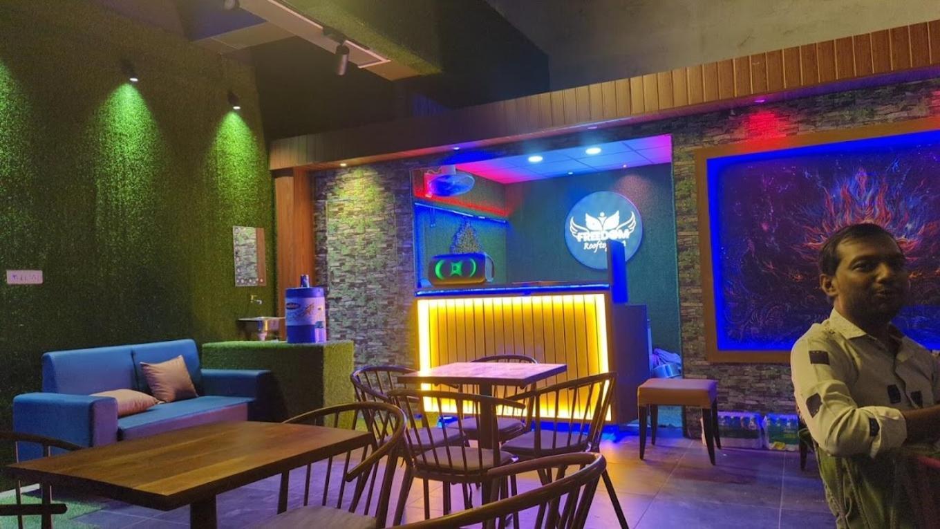 Hotel The Lowell Сурат Екстер'єр фото